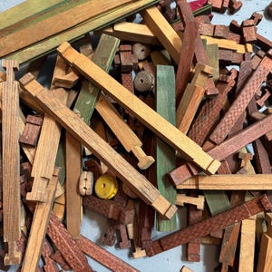 Mixed Lot of American Logs and Tinkertoy Parts / 9 Pounds Variety / Halsam Toys