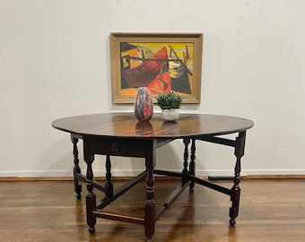 18th Century English Oak Drop Leaf Dining Table.