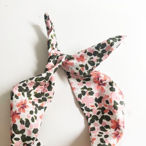 Diadema de alambre floral rosa, aspecto de pañuelo en la cabeza, diadema ancha, diadema de nudo envolvente para el cabello