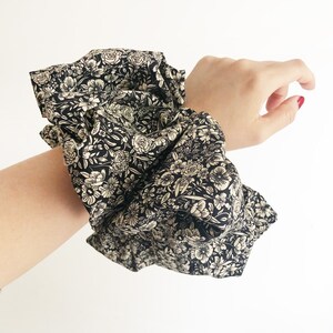 Extra Large Black Floral Cotton Scrunchies Cute Hair 90s Hair Accessories Imprimé Scrunchies Hair Bobbles Hair Ties image 1