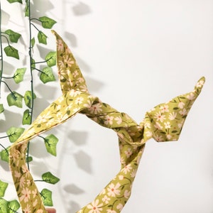 Diadema de alambre extra ancha, diadema floral de primavera, aspecto de pañuelo en la cabeza, diadema ancha, diadema de nudo envolvente para el cabello