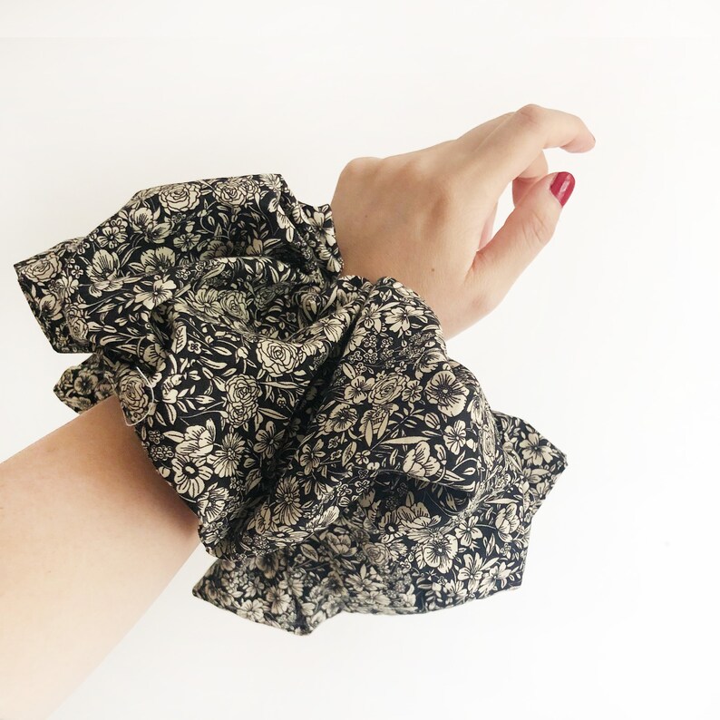 Extra Large Black Floral Cotton Scrunchies Cute Hair 90s Hair Accessories Imprimé Scrunchies Hair Bobbles Hair Ties image 4