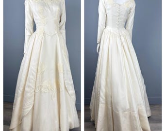 Jaren 50 'Lorraine' geschulpte boothals-trouwjurk, maat XS
