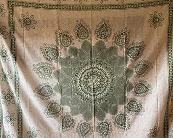 Grande mandala indiano da appendere alla parete, 210 x 240 cm, grigio e nero.