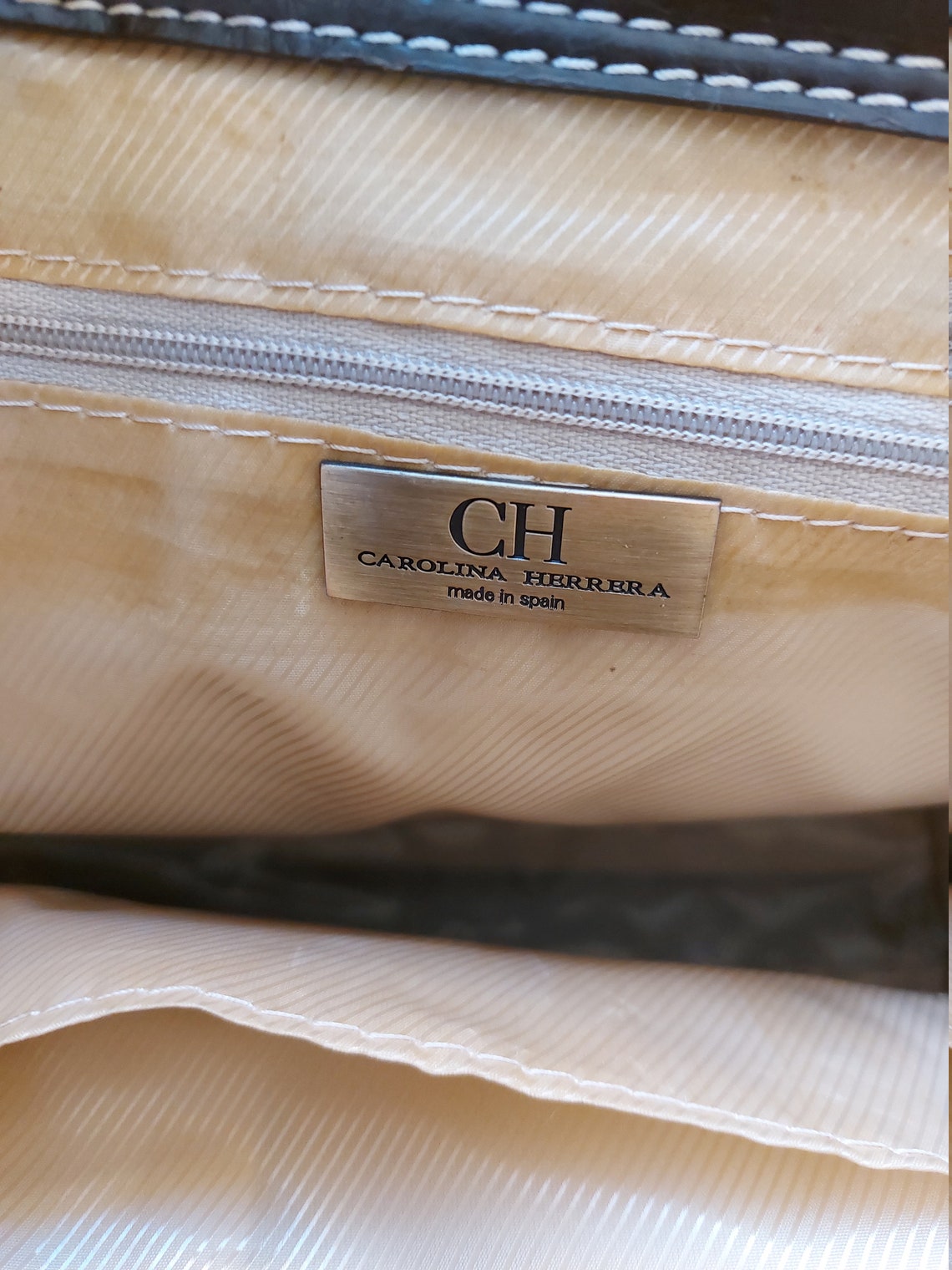 carolina herrera initials insignia cutout leather slides