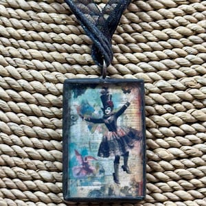 Zirkus Gelöteter Anhänger, Zirkusanhänger, Zirkusanhänger, Zirkuskünstleranhänger, Gelöteter Schmuck, Reversible Anhänger, Anhänger