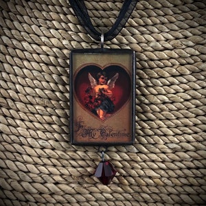 Pendentif soldered valentines, pendentif Cupidon et coeurs, carte postale vintage, amour brûlant, cadeau pour elle, pendentif réversible, collier, bijoux