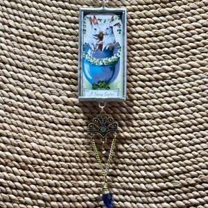 Ciondolo vintage con cartolina di Pasqua, ciondolo saldato a forma di coniglietto pasquale, ciondolo a forma di coniglio, coniglietto pasquale, regalo per lei, ciondolo reversibile, collana