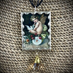Valentines gelötet Anhänger, Amor und Herzen Anhänger, Vintage Postkarte Anhänger, Engel, Geschenk für sie, Reversible Anhänger, Halskette, Schmuck