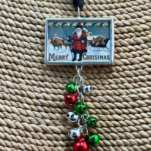 Vintage Santa Weihnachten gelöteter Anhänger, Weihnachtsmann und Rentier, Vintage Postkarte, Geschenk für sie, Reversible Anhänger, Anhänger, Halskette