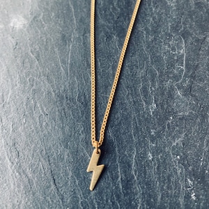 Collar de pernos aligeradores de latón crudo