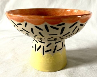 Glossy Orange Yellow Black Glazed Stoneware Dish Ceramic Pottery Fruit Bowl with Pedestal and Flower détail