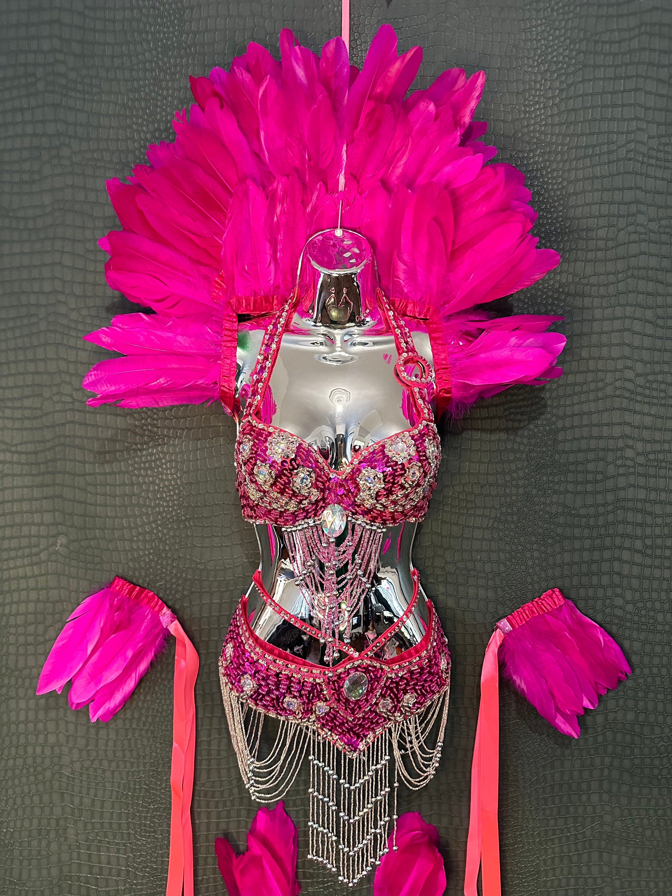 ピンクのフェザーショーガールショールカラーの脚と腕のカフス