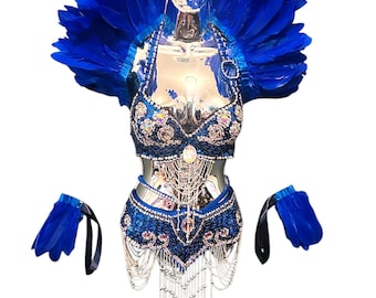 Cuello de corista con plumas azul real y puños para piernas y brazos