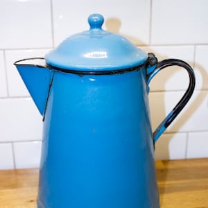 UITVERKOOP - was 40,00 - Blauwe granieten koffiepot met vast deksel