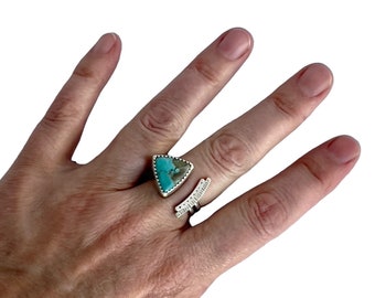 Kingman turquoise and sterling silver open shank ring with carved detail,  US size 7