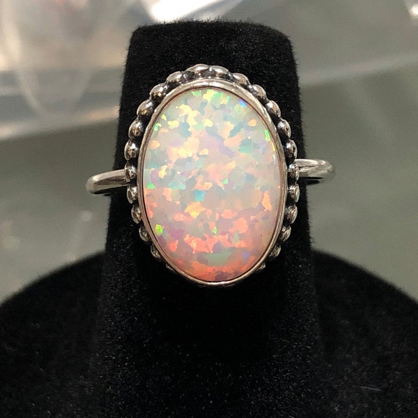 Anillo de ópalo blanco ovalado mediano/joyería de plata esterlina 925/joyería hecha a mano/anillo de ópalo de fuego/joyería para uso diario