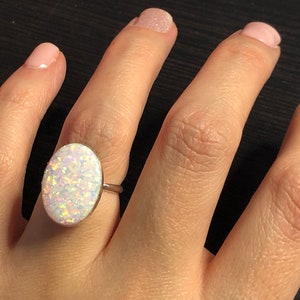 Anillo de ópalo blanco/ anillo de ópalo de fuego/ plata de ley/ anillo hecho a mano/ joyería llamativa/ anillo de ópalo de plata/ ópalos impresionantes/ apilable