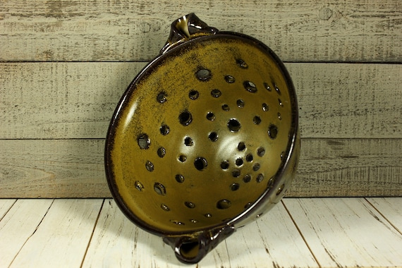 Amber Teadust Stoneware Colandar