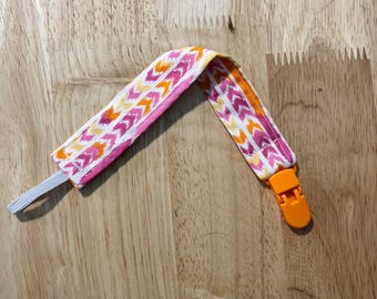 Nappklämma i retrotryck | Babyshowerpresent | Nappspännen i sista minuten