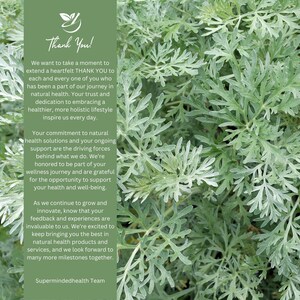 Puede incluir: Un gr&aacute;fico verde y blanco con el texto "&iexcl;Gracias!" y un mensaje que expresa gratitud por el apoyo de los clientes y el compromiso con las soluciones de salud naturales. El texto se encuentra sobre un fondo de follaje verde.