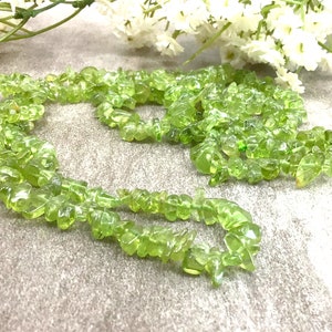Green Peridot Chips Gemstone Necklace, Healing Crystals and Stones, Crystal Jewelry, Statement Necklace, Boho Necklace, Gift For Women