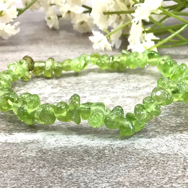 Natural Peridot Bracelet, Chips Bracelet, Healing Crystals Bracelet, Anxiety relief protection balancing stretchy bracelet for women