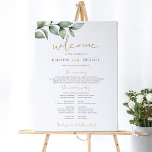 Puede incluir: Un cartel de bienvenida de boda blanco con letras doradas y una ilustración de acuarela de hojas verdes. El cartel enumera los nombres de la novia y el novio, la fecha de la boda y la lista de invitados.
