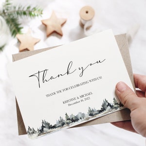 Modèle de carte de remerciement pour les mariages d'hiver. Carte de mariage à imprimer avec motif d'arbres de Noël 0504_013