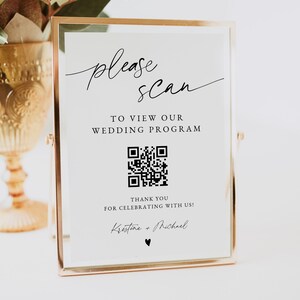 Może przedstawiać: Złota, oprawiona tablica weselna z napisem "please scan" i "To view our wedding program". Kod QR jest obecny, z tekstem "Thank you for celebrating with us!" i imionami "Kristine + Michael."
