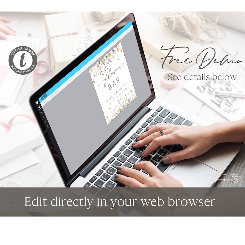 Pu&ograve; includere: Un computer portatile mostra un cartello floreale "Flower Bar" con il testo "Make a bouquet to take on your way." Lo schermo mostra anche "Edit directly in your web browser." Le mani di una persona digitano sulla tastiera. Lo sfondo include confezioni regalo.