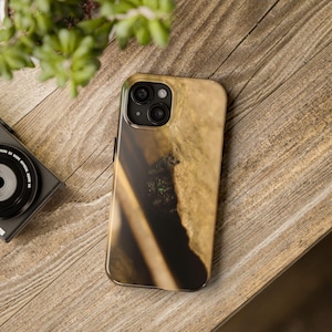 Regal Jumping Spider Phone Case: Glossy Animal Print, Impact Resistant