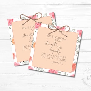 Afdrukbare Spreuken 31:25-kaarten | Moederdagtags | Tags traktatiezakjes | Bijbelgroepskaarten voor dames | Tags bijbeltekst met bloemen