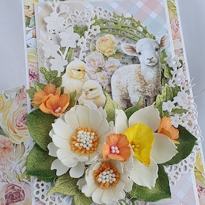 Handgemachte verpackte Osterkarte, Frühlingsblumenkarte, Karte mit Frühlingsblumen, Karte mit gelber Narzisse, Frühlingsnarzisse, Osterlamm