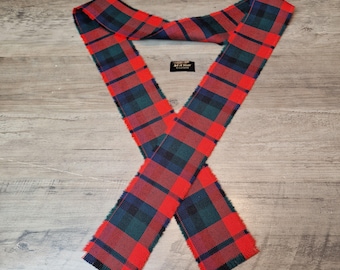 Cinta de boda MacNaughton Modern 100% lana con estampado tartán/cuadros y flecos, 140 cm x 7 cm.