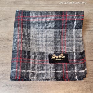 Fazzoletto da taschino con frange aperte in tartan/plaid grigio Auld Lang Syne, 100% pura lana vergine, 30 cm x 30 cm
