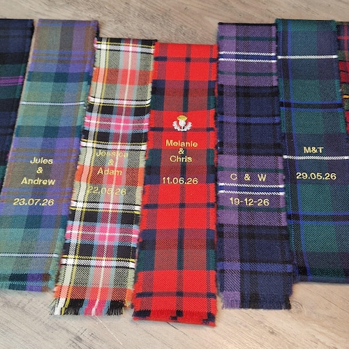 Ruban de mariage tartan, fabriqué sur mesure dans plus de 400 tartans différents, avec ou sans broderie personnalisée 140 x 7 cm