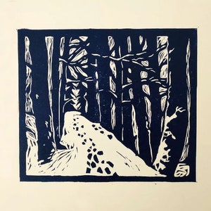 Originele linoprint: bos in de sneeuw