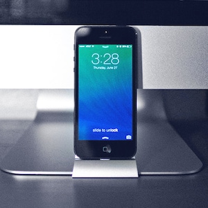 Stazione di carico di lusso Apple | Tutto in alluminio | Connettore Lightning | Cablaggio invisibile