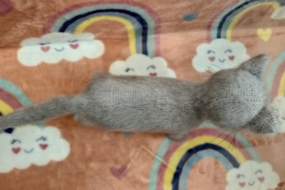 リアルなグレーの猫のかぎ針編みパターン：あみぐるみ子猫（PDF