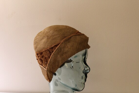 Rattan bell hat, 1920. / Rattan bell hat, 1920.