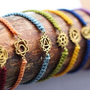 Chakra ARMBAND Makramee / Armbändchen Spirituell Symbol / Verschiedene Farben und Symbole A04