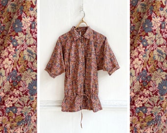 Vintage gebloemde top uit de jaren 90: katoenen blouse met korte mouwen
