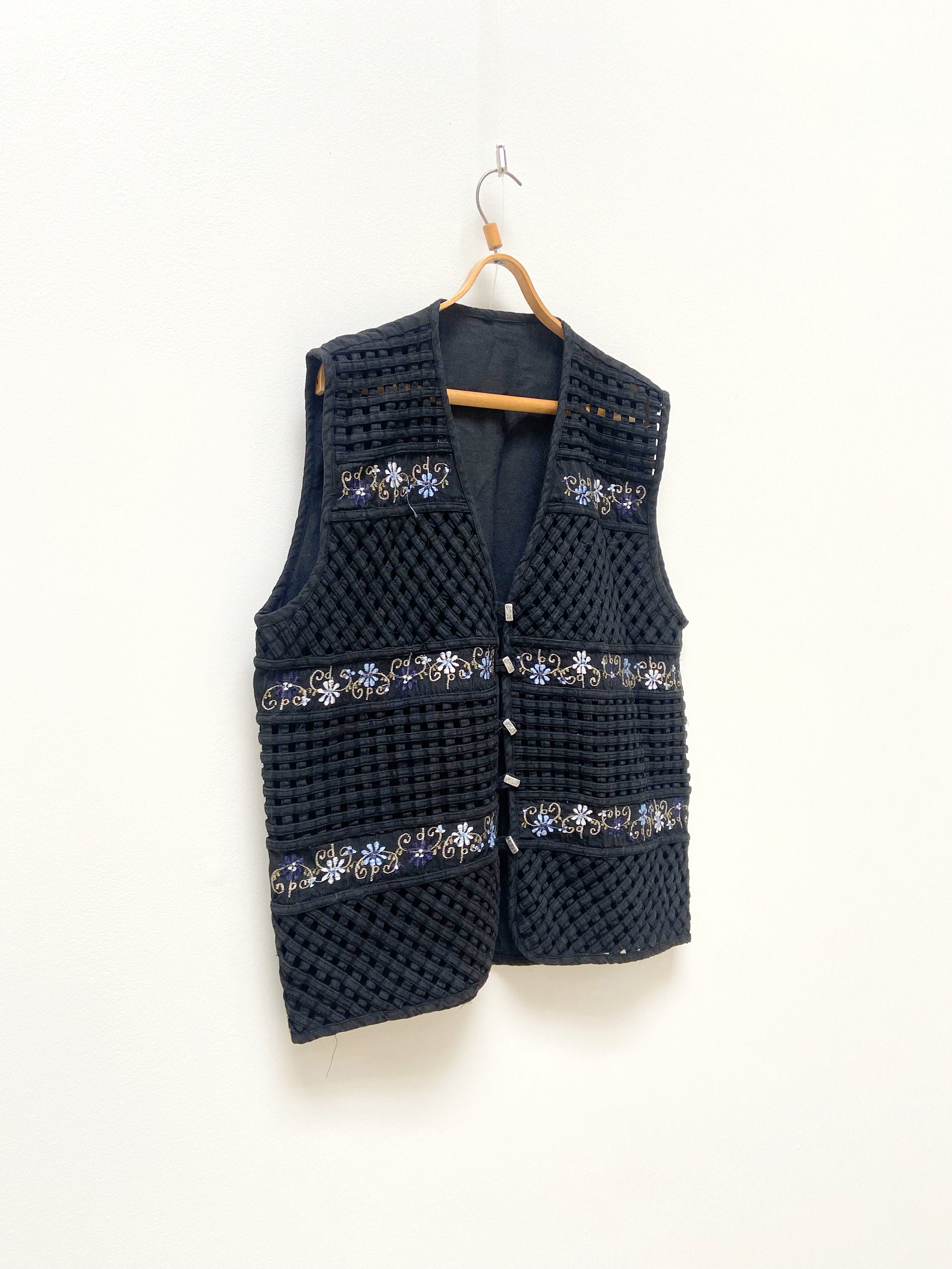 Vintage 90s Black Floral Embroidered Cotton Vest: Oversize Cutwork 