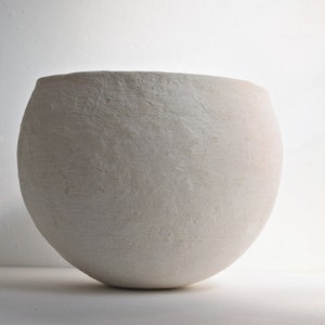 Grand bol en poterie, bol rustique, récipient Wabi Sabi, bol décoratif texturé, bol en béton, décoration de table blanche image 5