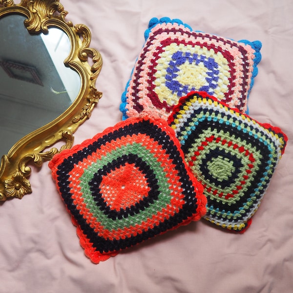 Coussins au crochet vendus par 3 vintage années 70