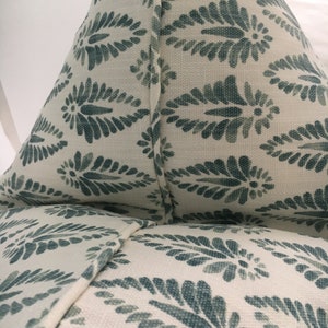 Lacefield Designs Agave Ariel i Aqua och vitt designerörngott på båda sidor. Dekorativt örngott med blocktryck. Örngott för soffa. bild 3