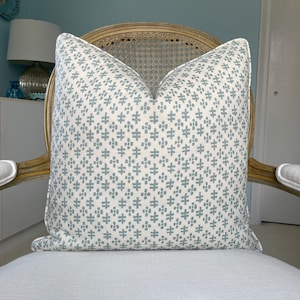 Schwester Parish Tucker in seafoam beidseitig high-end Kissenbezug. Designer Kleingedruckter Kissenbezug. Dekorativer Kissenbezug.