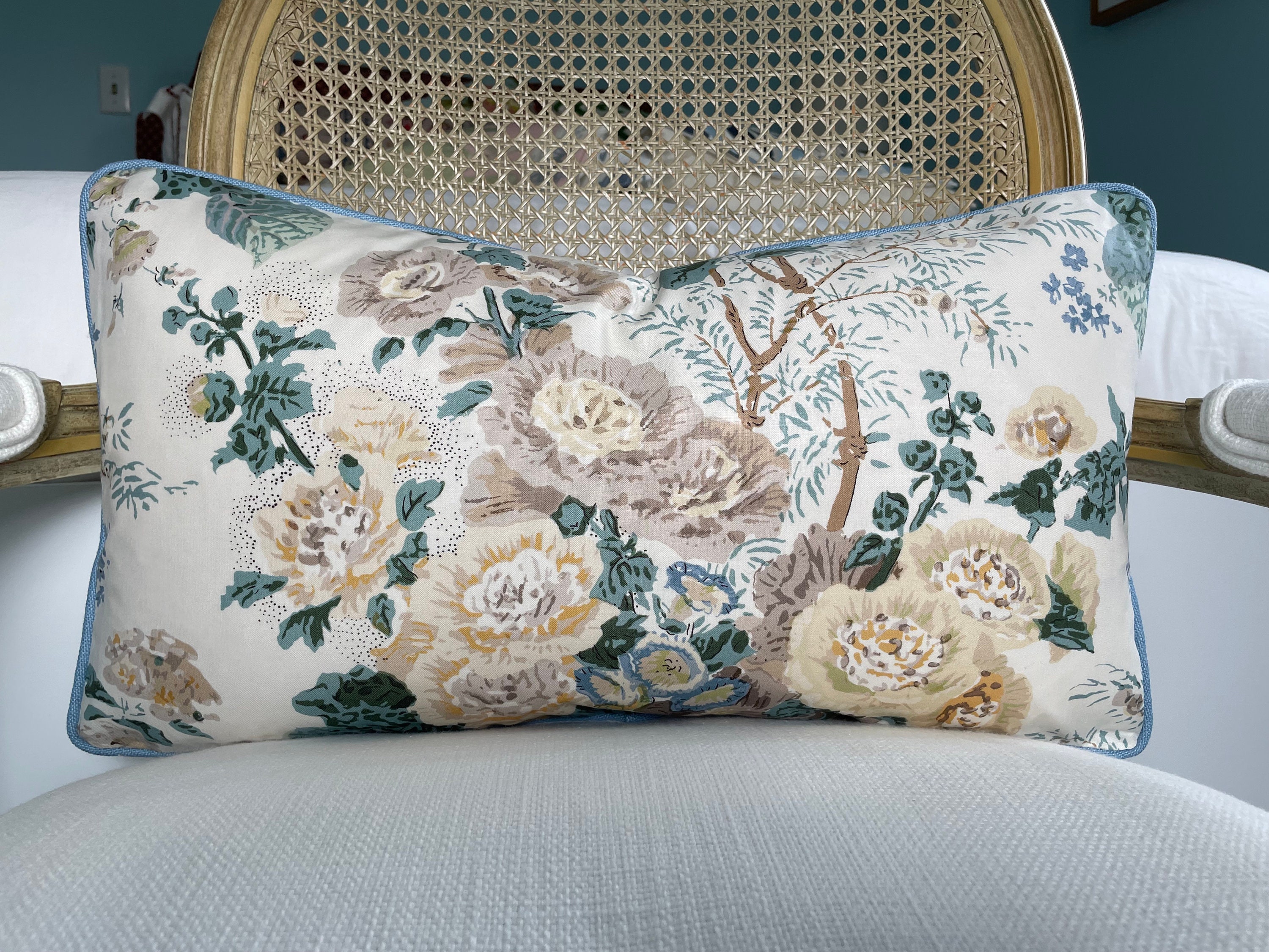 Lee Jofa ""Althea"" 100% Baumwolle Chintz in zitron einseitiger dekorativer Kissenbezug." Designer Blumen Kissenbezug. Dekorativer Kissenbezug.