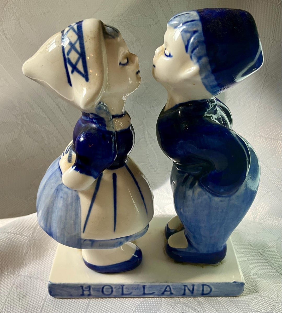 Delft Dutch Boy and Girl Kissing Figurine, Holland - Etsy UK